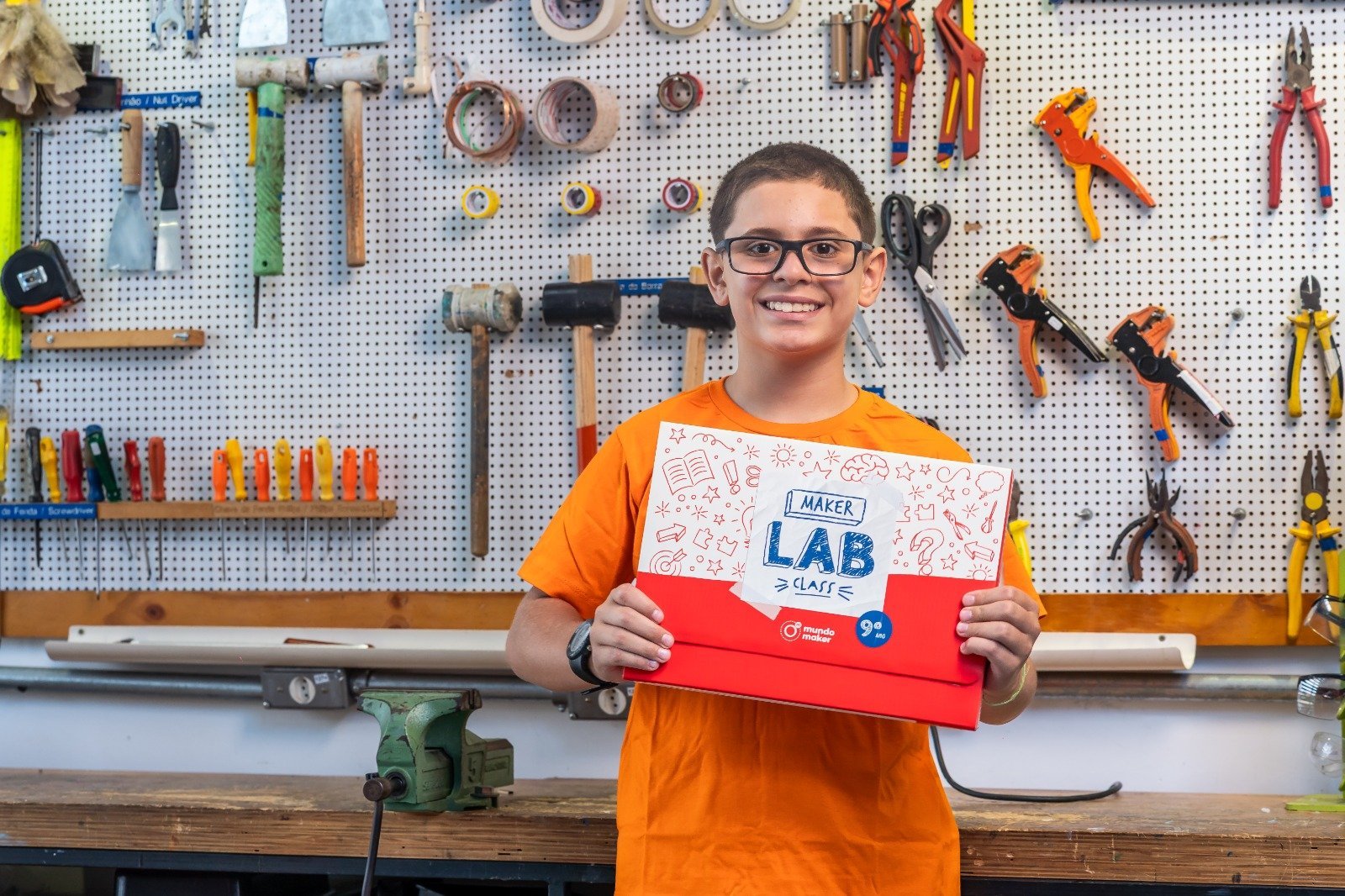 makerLab imagem de garoto